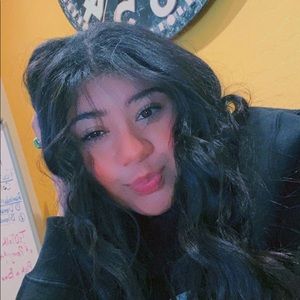 Meet your Posher, Zoelle